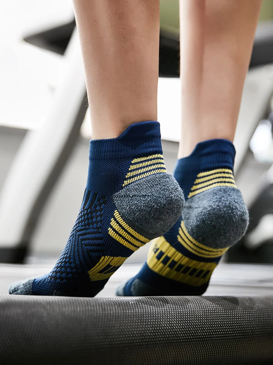 3 Pairs Non-Slip Sports Socks – Professional Quick-Dry Athletic Ankle Socks, Towel Cushion for Running, Training & Gym – Men & Women